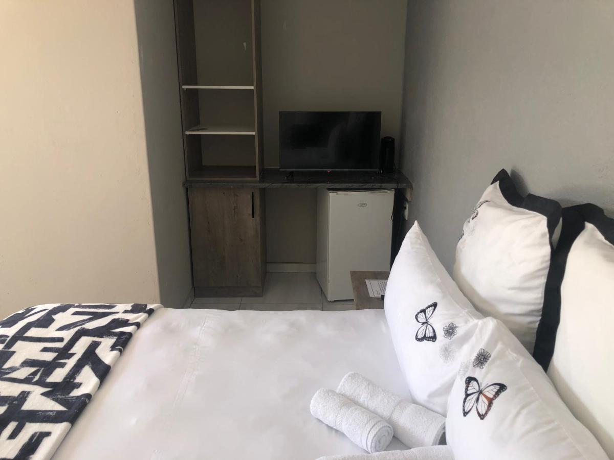 The Nest Overnight And Accommodation Usakos Exteriör bild